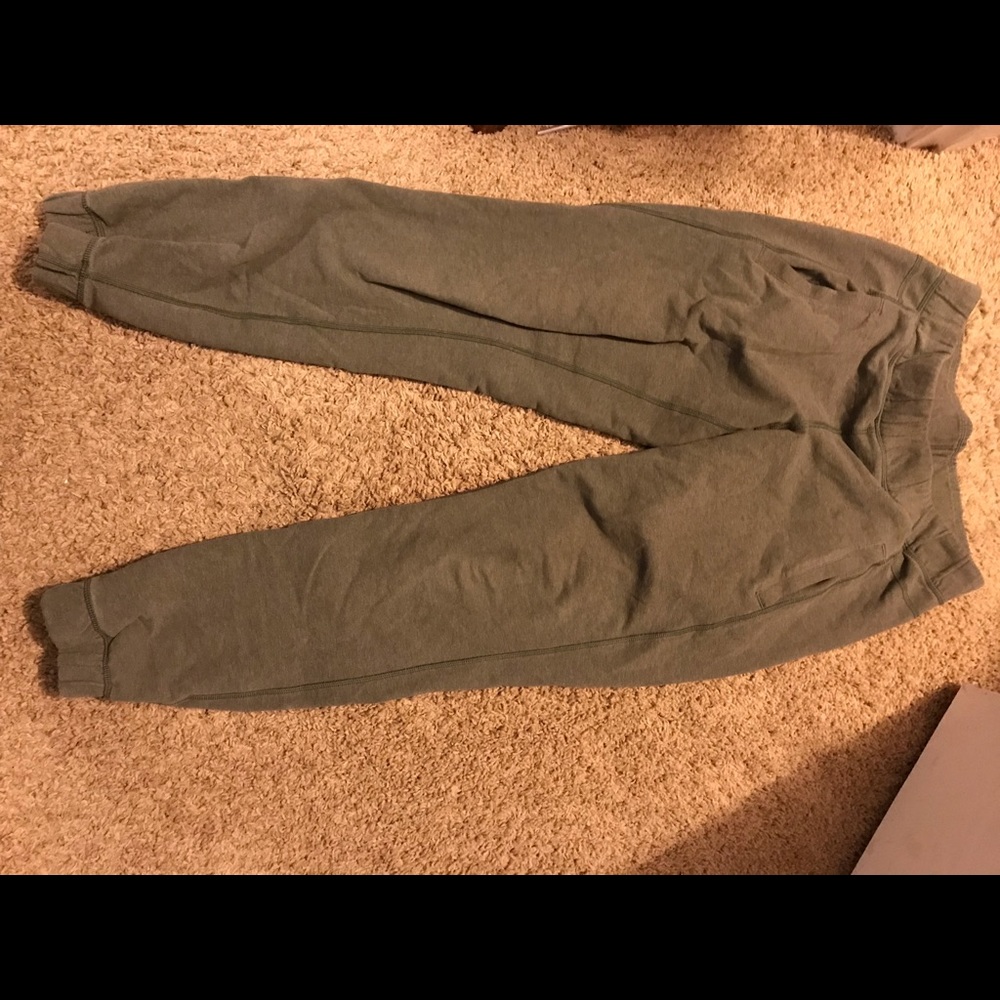 EUC Lululemon pants